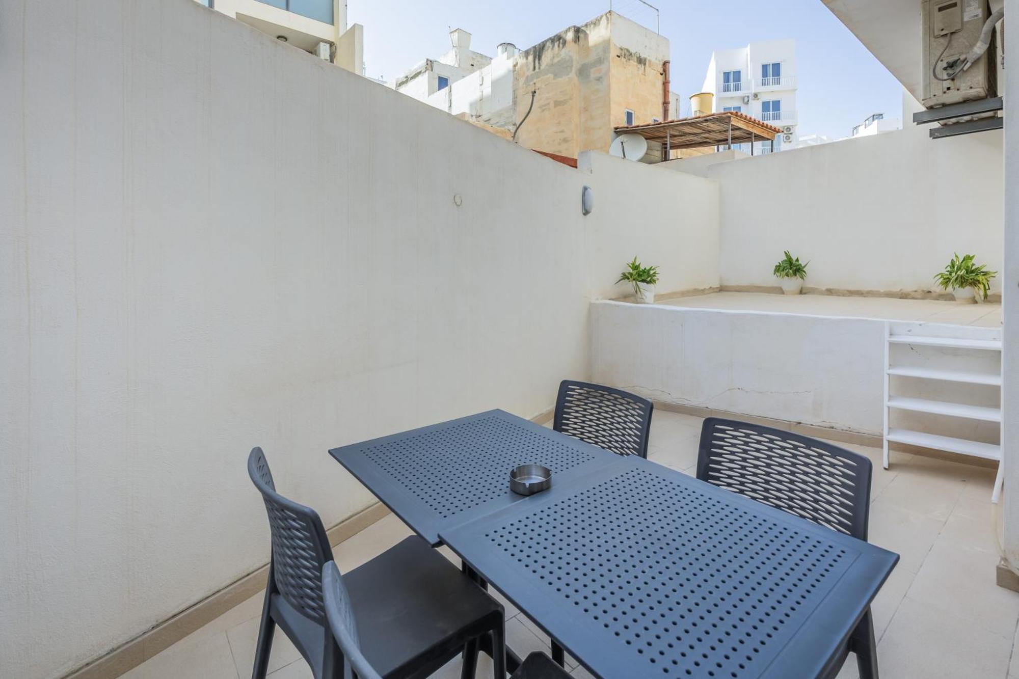 Superb 3Br Apt Close To Seafront Gzira Room photo